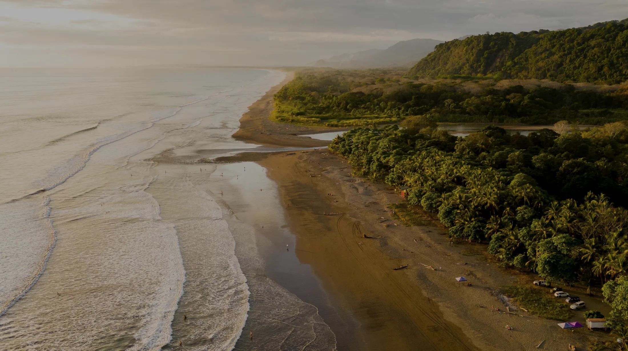 Costa del Pacífico costarricense desde el aire